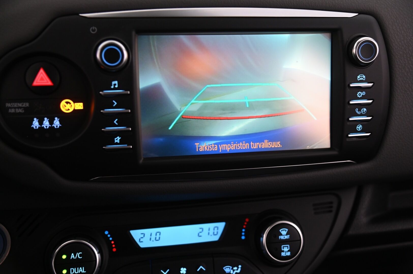 Toyota Yaris 2019 1,5 Hybrid Active 5ov *Kamera / Vakkari / Lohko+sisäpistoke / Navi / Suomiauto* - 2x Toyota alut / Merkkihuollettu / 2-omisteinen / Erikoisväri - HULLUT AVAJAISHULINAT KORKOTARJOUS 3,29 %