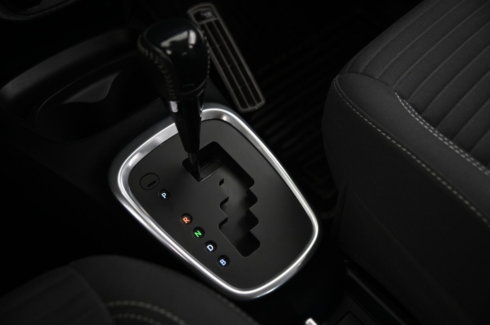 Toyota Yaris 2019 1,5 Hybrid Active 5ov *Kamera / Vakkari / Lohko+sisäpistoke / Navi / Suomiauto* - 2x Toyota alut / Merkkihuollettu / 2-omisteinen / Erikoisväri - HULLUT AVAJAISHULINAT KORKOTARJOUS 3,29 %