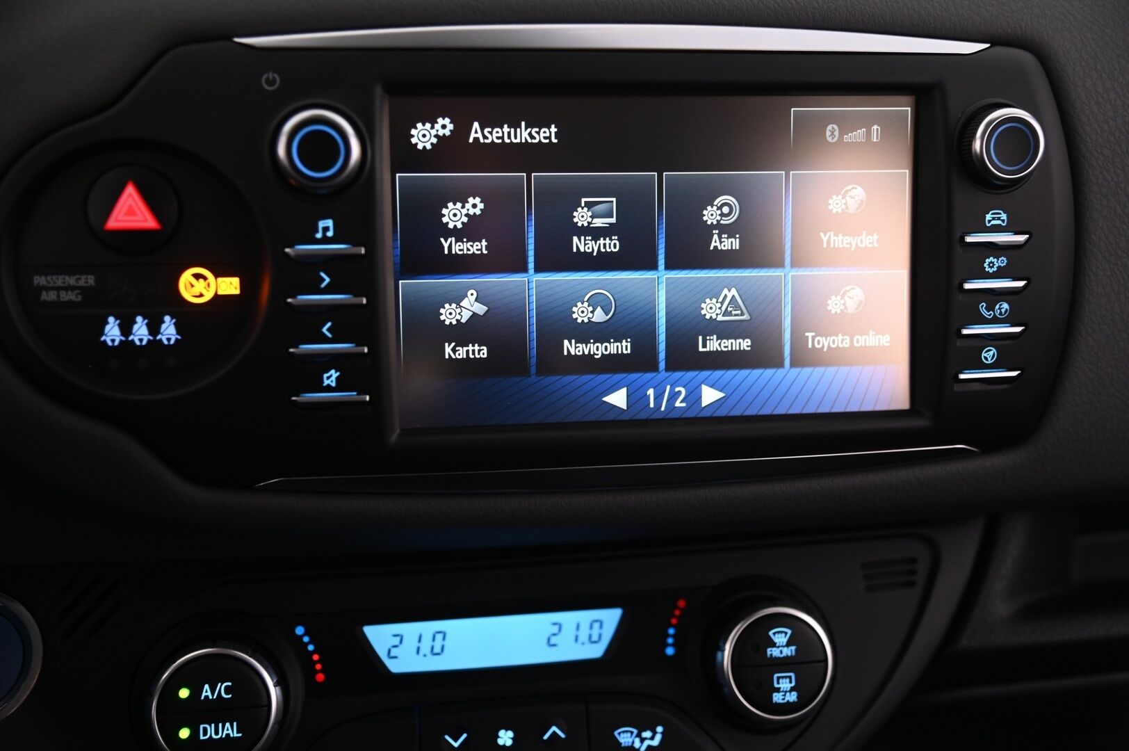 Toyota Yaris 2019 1,5 Hybrid Active 5ov *Kamera / Vakkari / Lohko+sisäpistoke / Navi / Suomiauto* - 2x Toyota alut / Merkkihuollettu / 2-omisteinen / Erikoisväri - HULLUT AVAJAISHULINAT KORKOTARJOUS 3,29 %