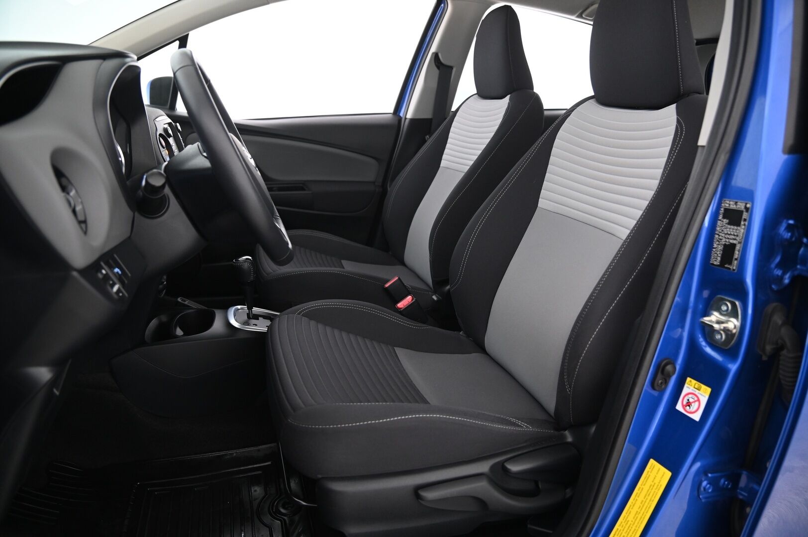 Toyota Yaris 2019 1,5 Hybrid Active 5ov *Kamera / Vakkari / Lohko+sisäpistoke / Navi / Suomiauto* - 2x Toyota alut / Merkkihuollettu / 2-omisteinen / Erikoisväri - HULLUT AVAJAISHULINAT KORKOTARJOUS 3,29 %