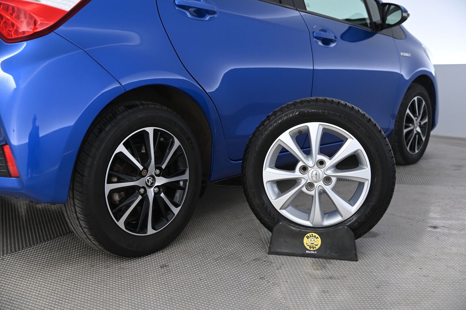 Toyota Yaris 2019 1,5 Hybrid Active 5ov *Kamera / Vakkari / Lohko+sisäpistoke / Navi / Suomiauto* - 2x Toyota alut / Merkkihuollettu / 2-omisteinen / Erikoisväri - HULLUT AVAJAISHULINAT KORKOTARJOUS 3,29 %