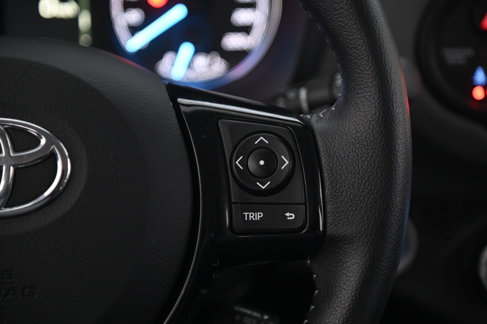 Toyota Yaris 2019 1,5 Hybrid Active 5ov *Kamera / Vakkari / Lohko+sisäpistoke / Navi / Suomiauto* - 2x Toyota alut / Merkkihuollettu / 2-omisteinen / Erikoisväri - HULLUT AVAJAISHULINAT KORKOTARJOUS 3,29 %