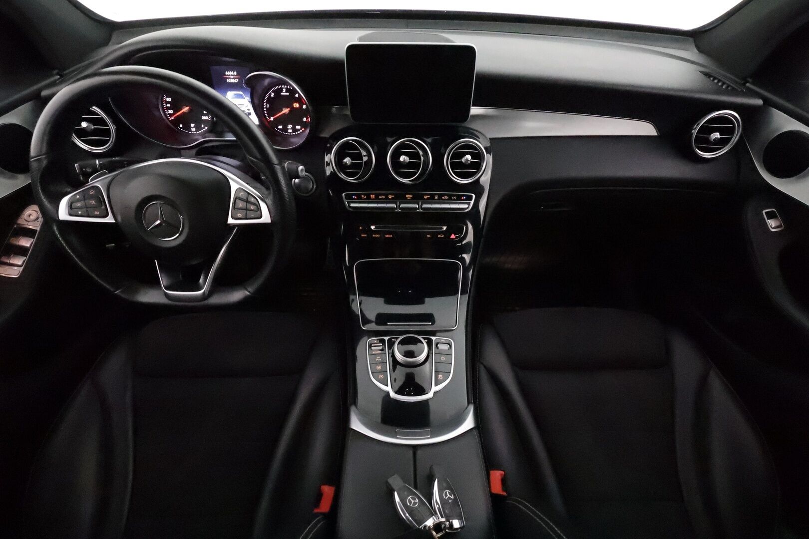 Mercedes-Benz GLC 2020 250 d 4Matic A Suomi Edition AMG **Adapt.vakkari / Webasto / ILS LED / P.kamera / Koukku / Nahka-Alcantara** - 3,99 % KORKOTARJOUS TÄHÄN AUTOON - 1.om Suomi-auto / Kahdet renkaat aluvanteilla