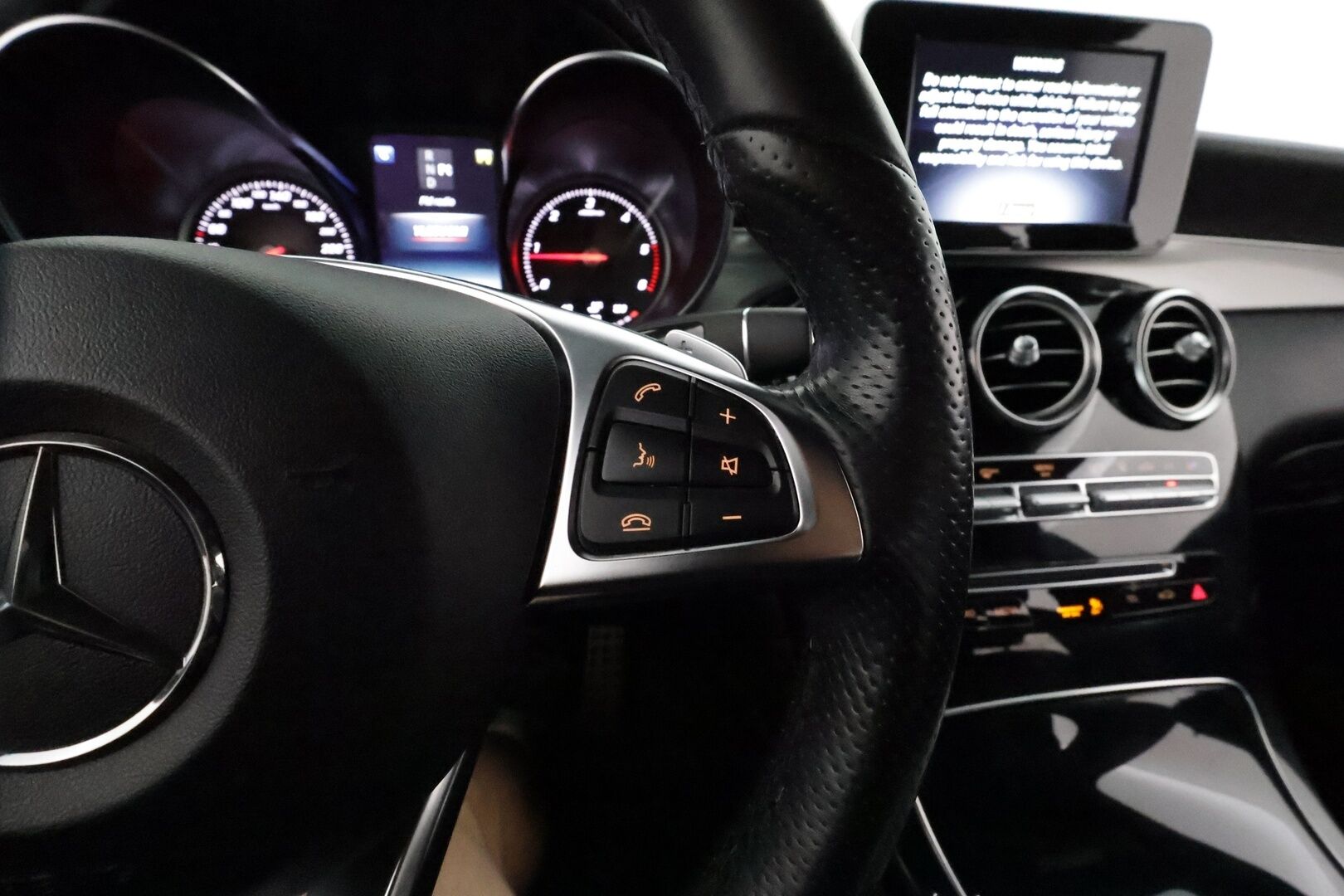 Mercedes-Benz GLC 2020 250 d 4Matic A Suomi Edition AMG **Adapt.vakkari / Webasto / ILS LED / P.kamera / Koukku / Nahka-Alcantara** - 3,99 % KORKOTARJOUS TÄHÄN AUTOON - 1.om Suomi-auto / Kahdet renkaat aluvanteilla