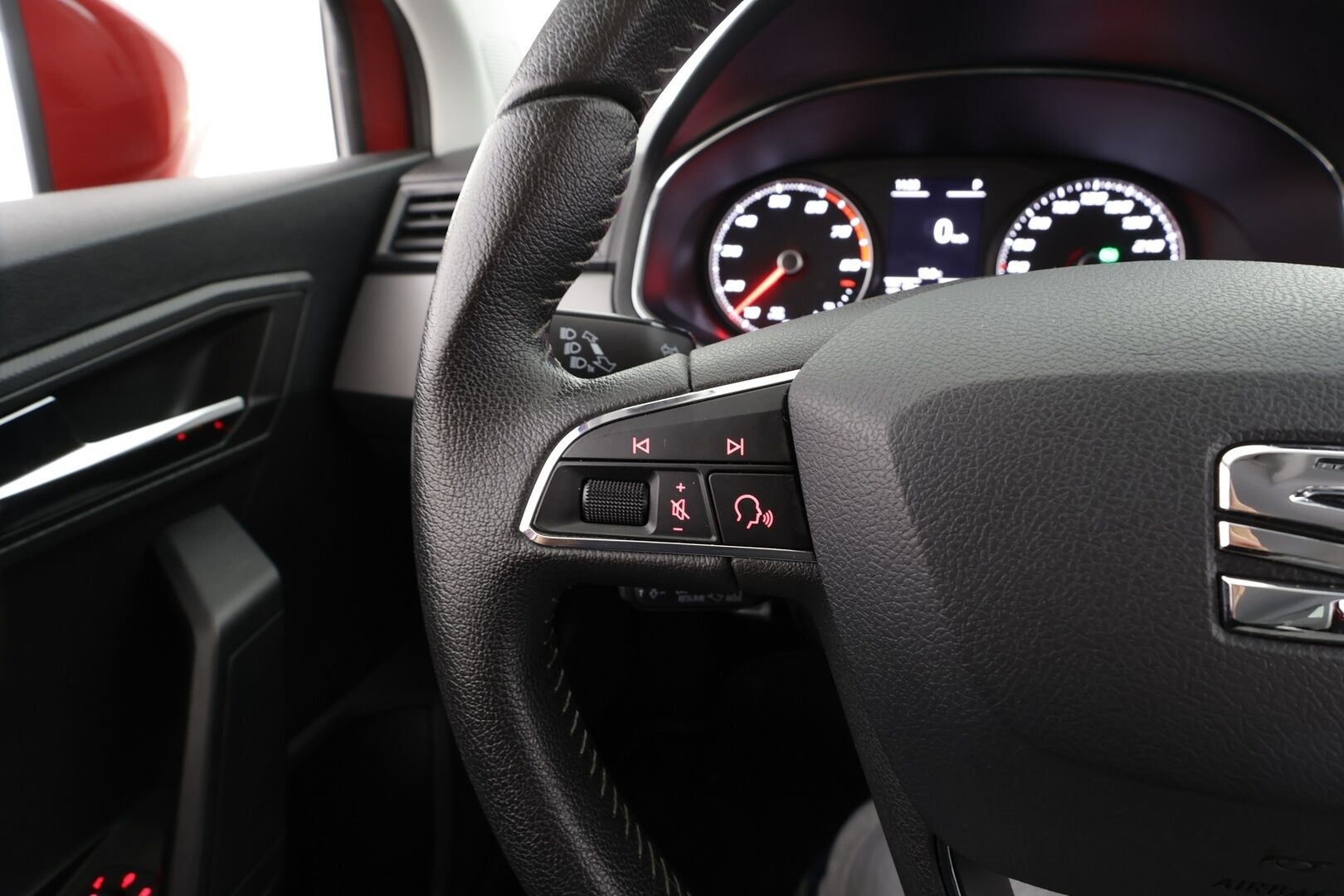 Seat Ibiza 2019 1,0 EcoTSI 115 Style DSG * 1.Om Suomi-auto / ACC / P.tutka / Lohkolämmitin / Bluetooth * - Kahdet renkaat aluvanteilla