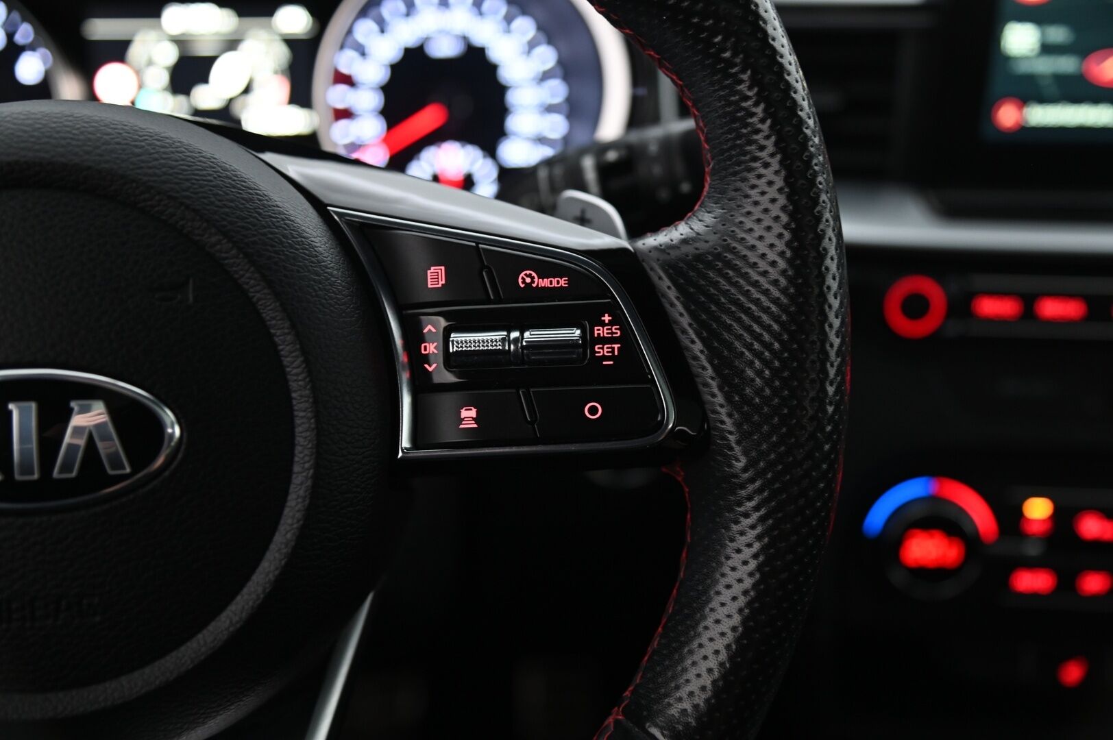 Kia ProCeed 2019 1,6 T-GDI ISG 204hv GT Business Premium SB DCT A/T EcoDynamics *ACC / Kattoikkuna / Navi / BLIS* - *Lämmitettävä tuulilasi / Ratinlämmitin / JBL / P.kamera* - HULLUT JOULUT KORKOTARJOUS 2,49% 