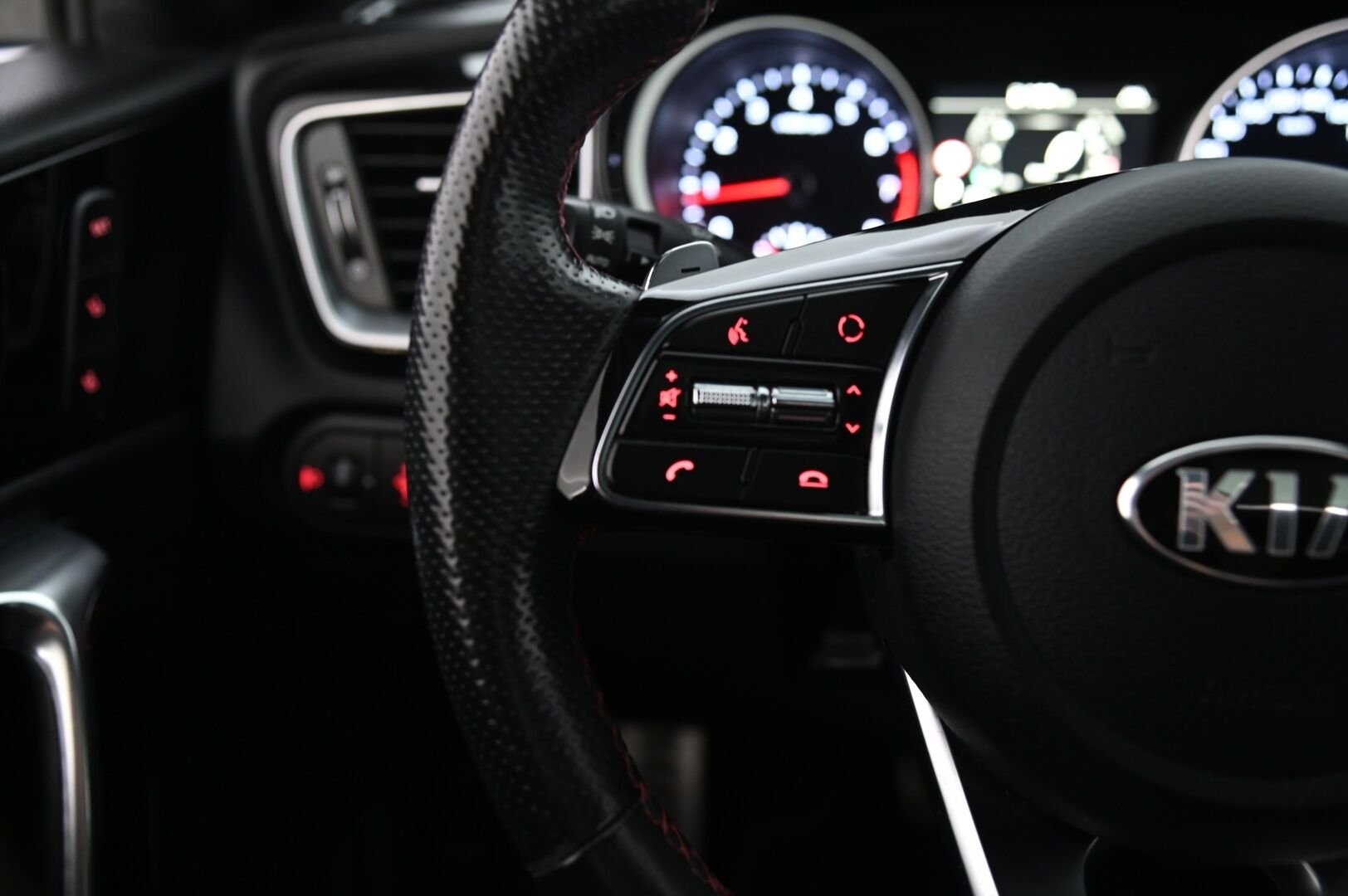 Kia ProCeed 2019 1,6 T-GDI ISG 204hv GT Business Premium SB DCT A/T EcoDynamics *ACC / Kattoikkuna / Navi / BLIS* - *Lämmitettävä tuulilasi / Ratinlämmitin / JBL / P.kamera*
