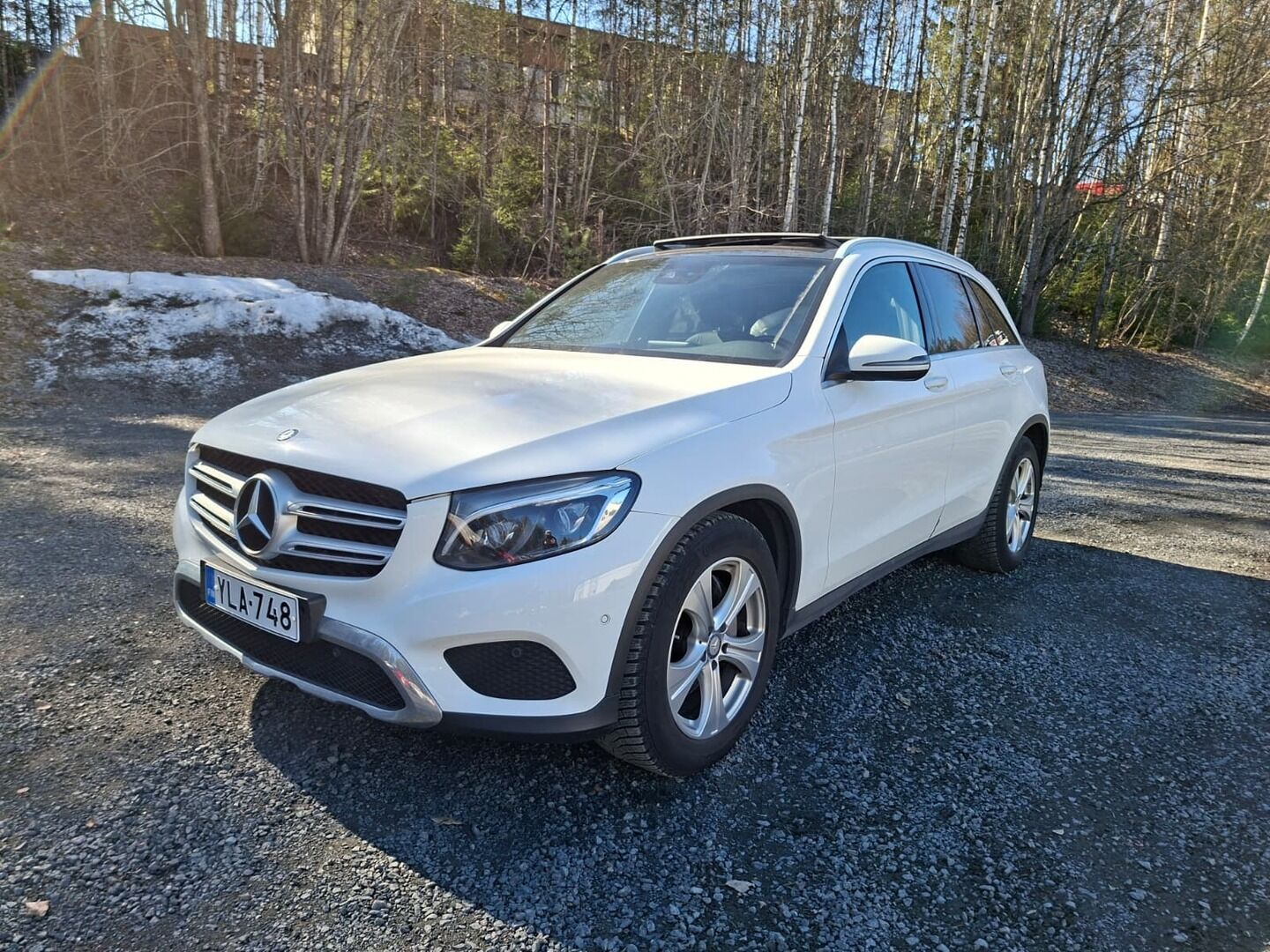 Mercedes-Benz GLC 2016 220 d 4Matic A Premium Business * Vakkari / Webasto / Panorama / ILS-LED / Koukku / Puolinahat / Sähköluukku * - Kahdet renkaat aluvanteilla - HULLUT AVAJAISHULINAT KORKOTARJOUS 3,29 %