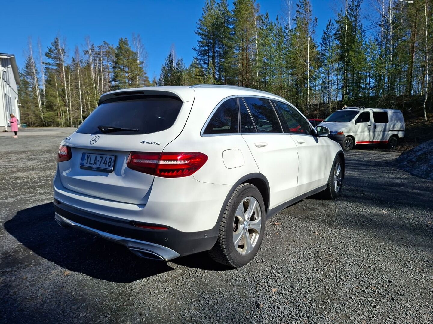 Mercedes-Benz GLC 2016 220 d 4Matic A Premium Business * Vakkari / Webasto / Panorama / ILS-LED / Koukku / Puolinahat / Sähköluukku * - Kahdet renkaat aluvanteilla - HULLUT AVAJAISHULINAT KORKOTARJOUS 3,29 %