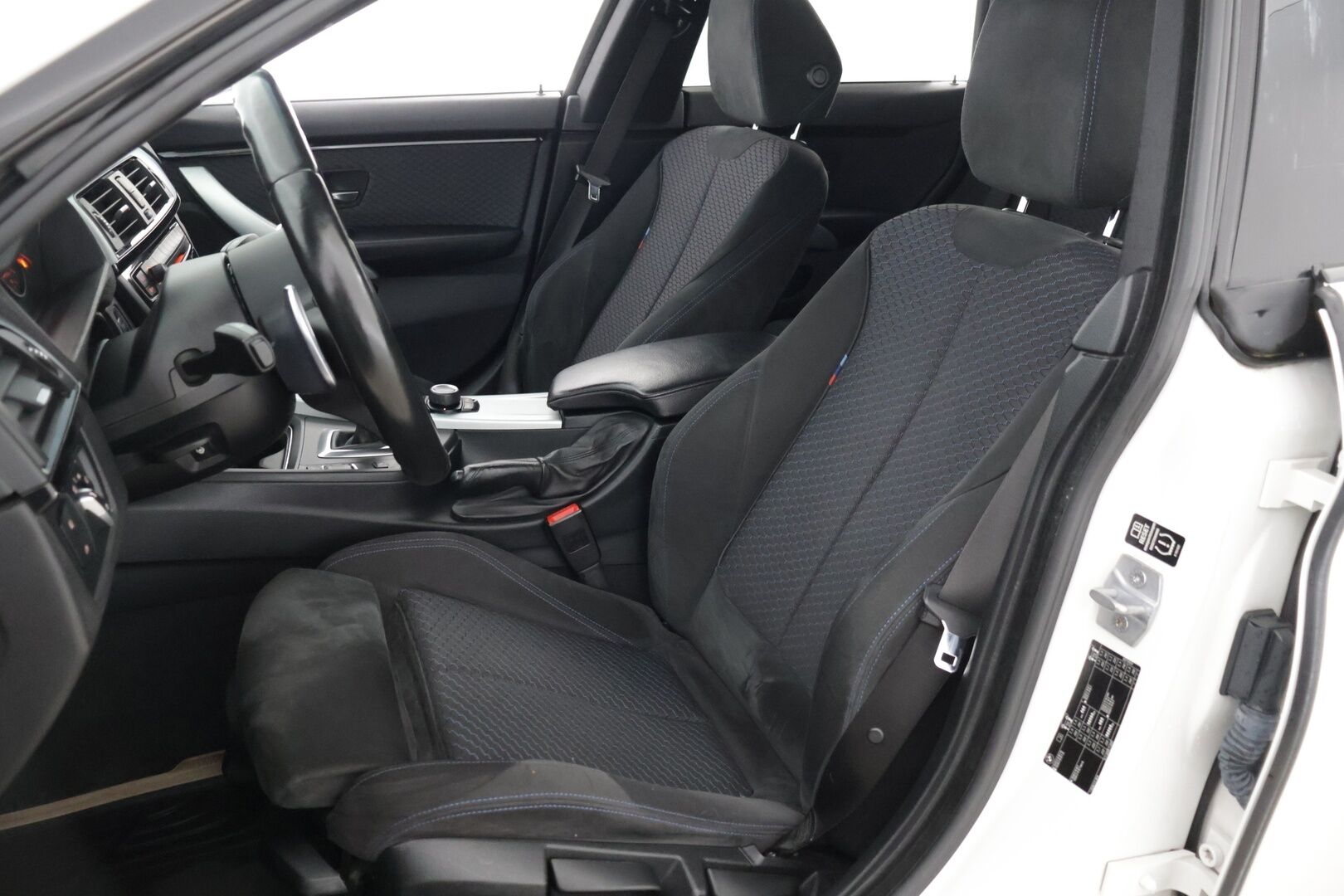 BMW 420 2015 F36 Gran Coupe 420i A Business M-sport // Sport-penkit / Sähkökontti / Ratinlämmitys / P-tutkat // - Katsastettu 7/2025