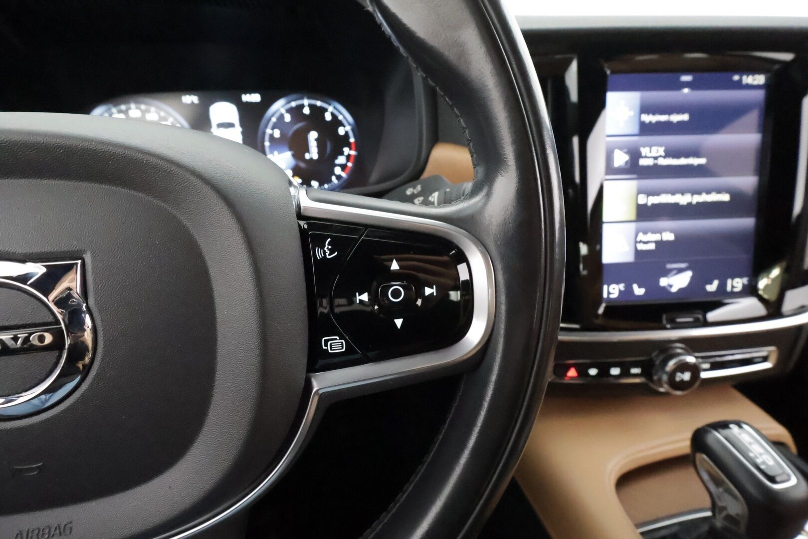 Volvo S90 2017 T6 AWD Business Inscription aut - Webasto | Koukku | ACC | 360 | Full-LED | Sportnahat Muistilla | Navi | Kaistavahti