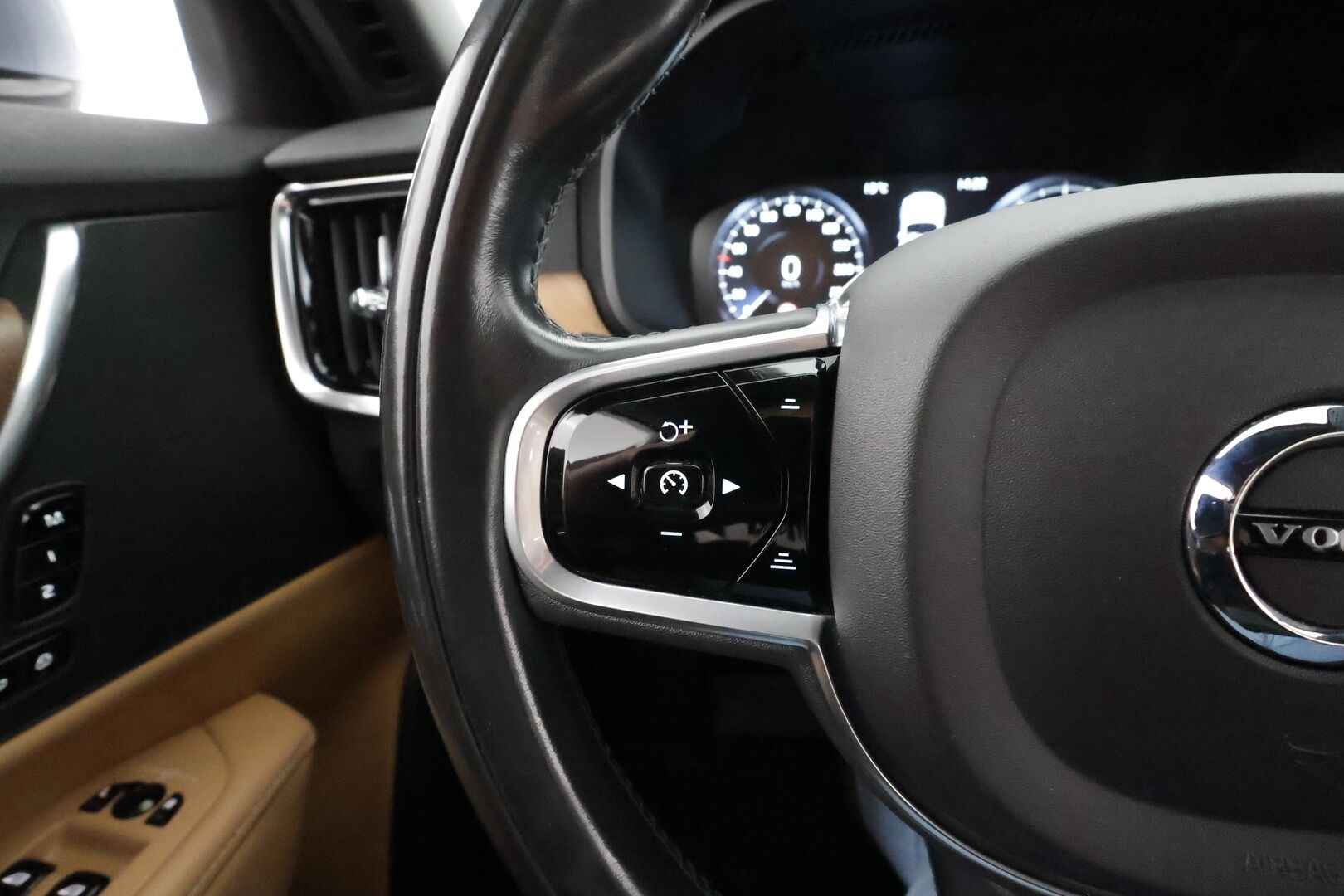 Volvo S90 2017 T6 AWD Business Inscription aut - Webasto | Koukku | ACC | 360 | Full-LED | Sportnahat Muistilla | Navi | Kaistavahti
