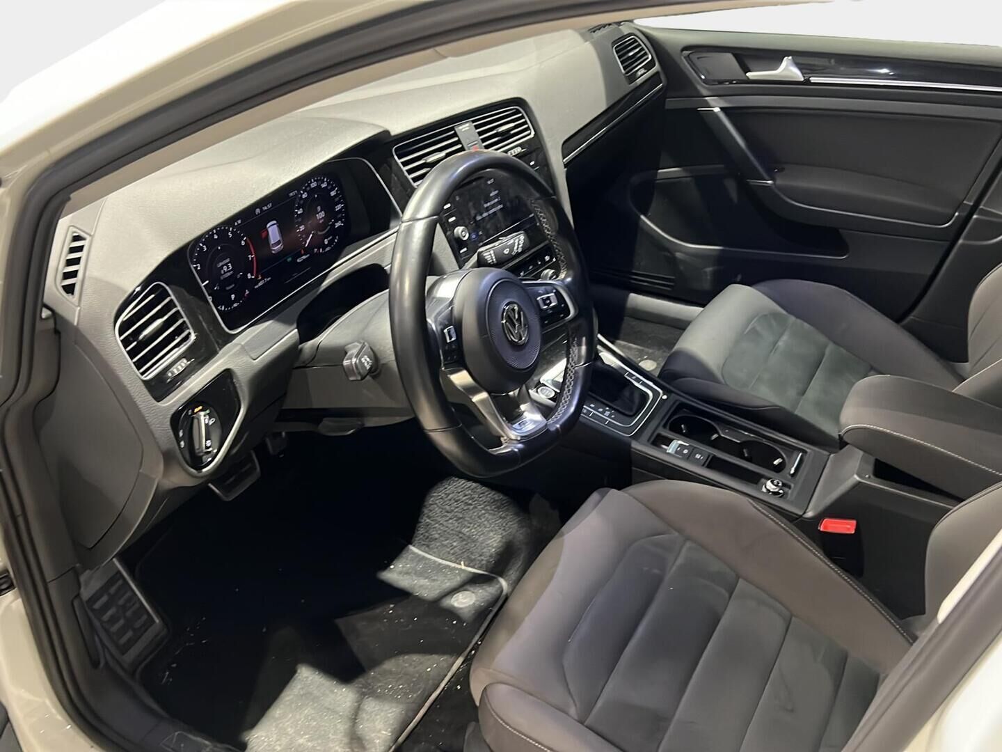 Volkswagen Golf 2019 Variant Highline Limited 1,0 TSI 85 kW (115 hv) DSG-aut R Line * Webasto / Adapt.Vakkari / Digimittari / LED / Peruutuskamera - Suomiauto / KeylessGo / Apple&Android / Huippuvarusteet!