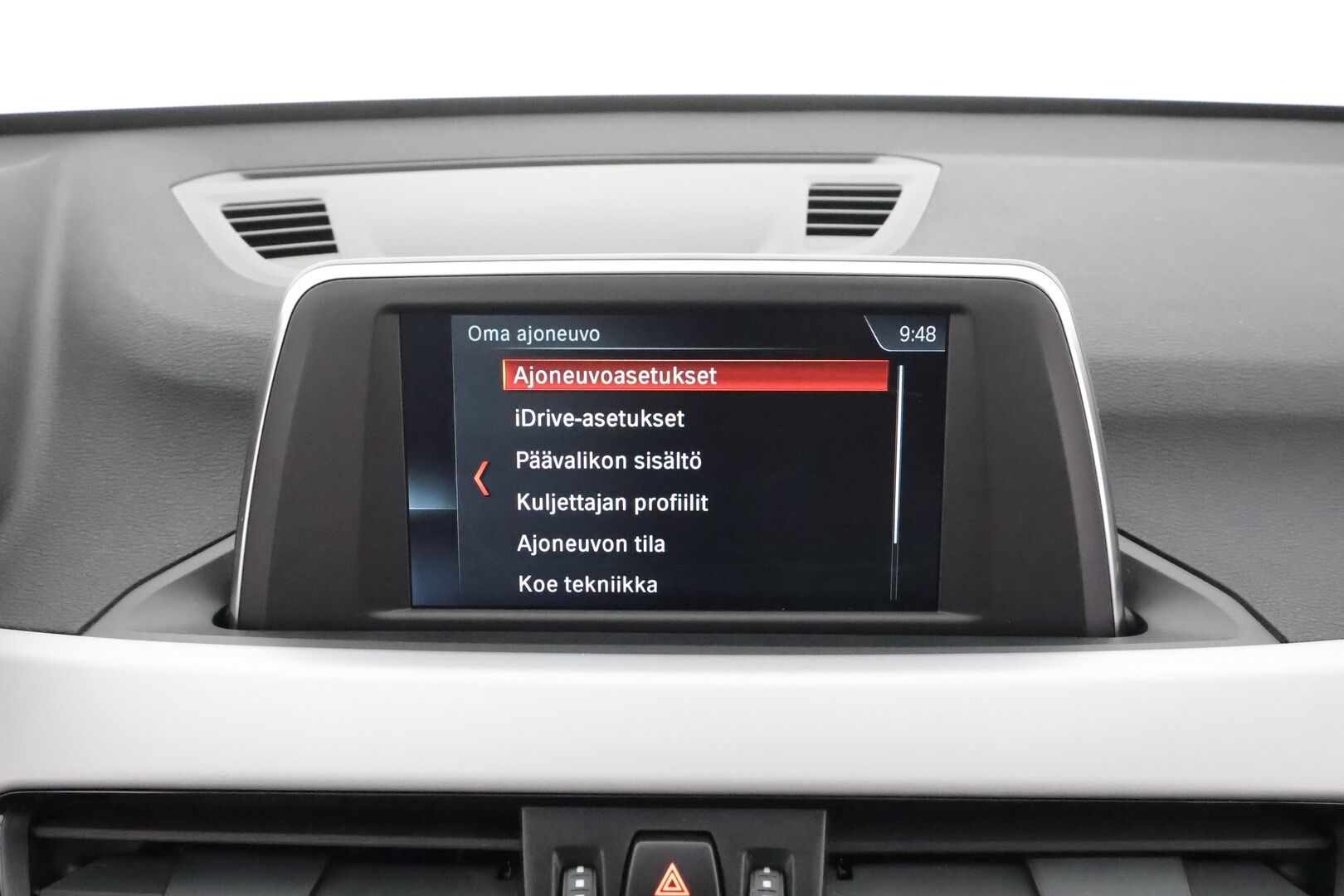 BMW X1 2019 F48 sDrive18i A Business Pro * Vakkari / P.tutka / Sporttipenkit / LED * - Suomi-auto / Kahdet Renkaat / Merkkihuollettu