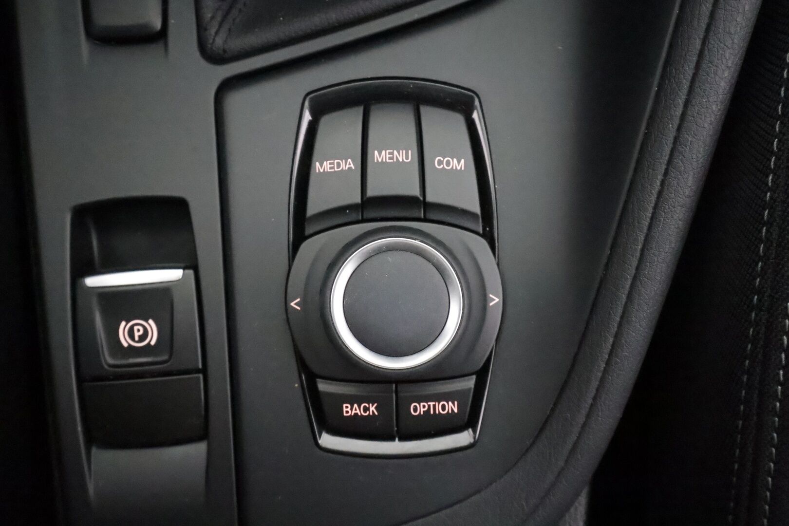 BMW X1 2019 F48 sDrive18i A Business Pro * Vakkari / P.tutka / Sporttipenkit / LED * - Suomi-auto / Kahdet Renkaat / Merkkihuollettu