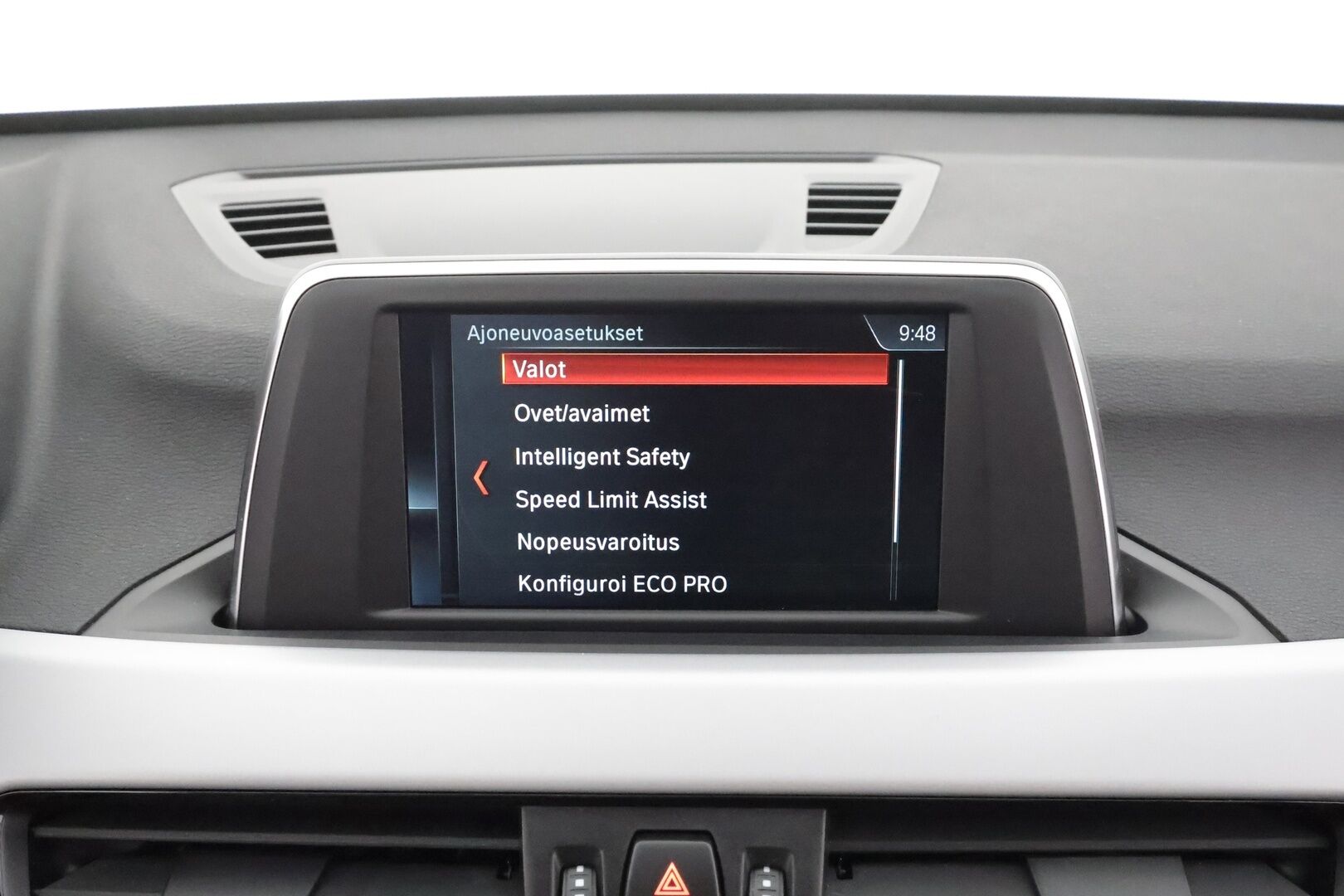 BMW X1 2019 F48 sDrive18i A Business Pro * Vakkari / P.tutka / Sporttipenkit / LED * - Suomi-auto / Kahdet Renkaat / Merkkihuollettu