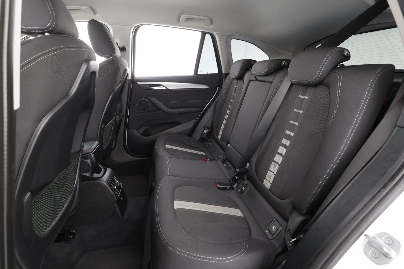 BMW X1 2019 F48 sDrive18i A Business Pro * Vakkari / P.tutka / Sporttipenkit / LED * - Suomi-auto / Kahdet Renkaat / Merkkihuollettu