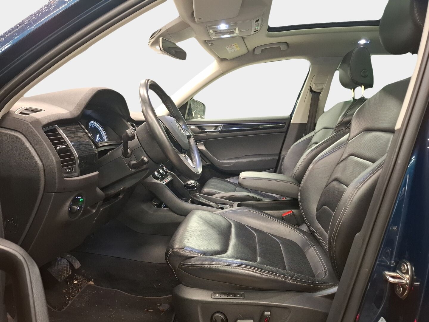 Skoda Kodiaq 2019 1,5 TSI ACT 4x4 Exclusive DSG Autom. * 7-p / webasto / 360kamera / adap.vakkari / nahat / muistipenkit / panorama / canton * - * Jäätävät varusteet / 7-paikkanen / Särmät huollot / 2-om.-Suomi-auto *