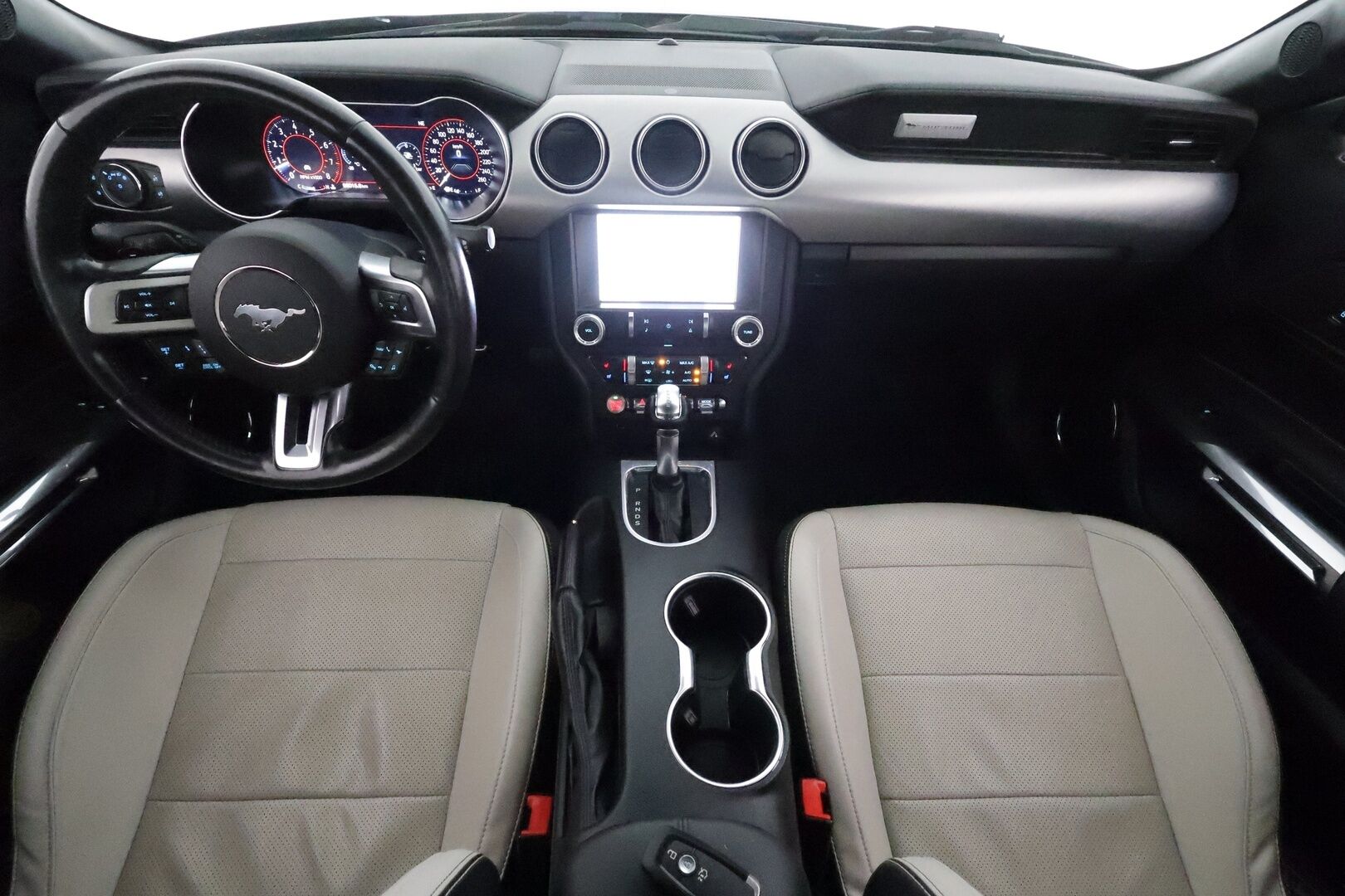 Ford Mustang 2019 2,3 EcoBoost 290hv A10 Fastback **B&O / Adapt.Vakkari / Digimittaristo / Xenon / P.kamera / Navi / Kaistavahti / Ilmastoidut Nahat** - Merkkihuollettu, kovilla varusteilla oleva, näyttävä Suomi-auto kaksilla renkailla ja vanteilla!