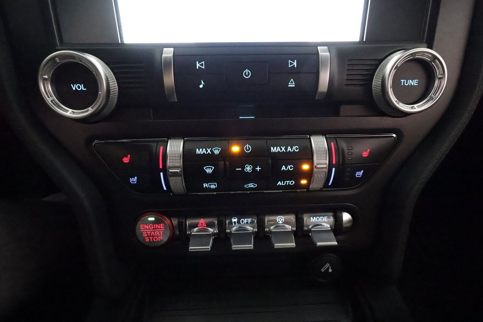 Ford Mustang 2019 2,3 EcoBoost 290hv A10 Fastback **B&O / Adapt.Vakkari / Digimittaristo / Xenon / P.kamera / Navi / Kaistavahti / Ilmastoidut Nahat** - Merkkihuollettu, kovilla varusteilla oleva, näyttävä Suomi-auto kaksilla renkailla ja vanteilla!