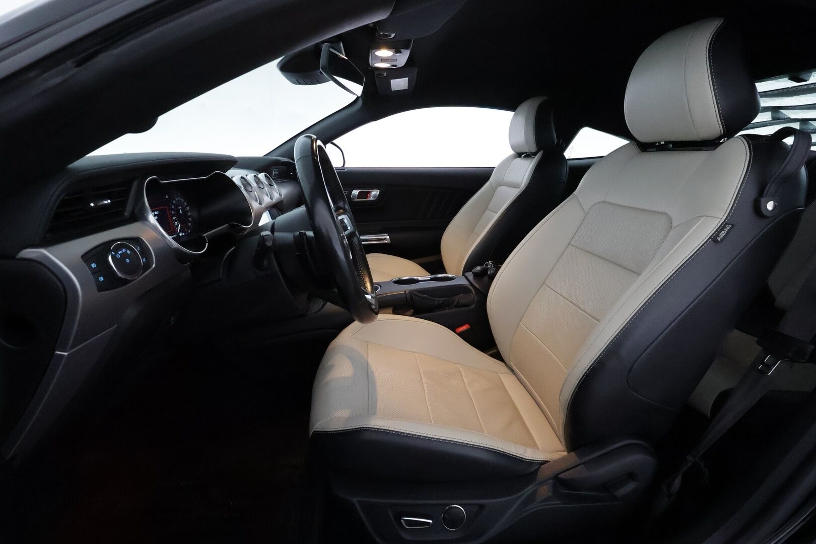 Ford Mustang 2019 2,3 EcoBoost 290hv A10 Fastback **B&O / Adapt.Vakkari / Digimittaristo / Xenon / P.kamera / Navi / Kaistavahti / Ilmastoidut Nahat** - Merkkihuollettu, kovilla varusteilla oleva, näyttävä Suomi-auto kaksilla renkailla ja vanteilla!