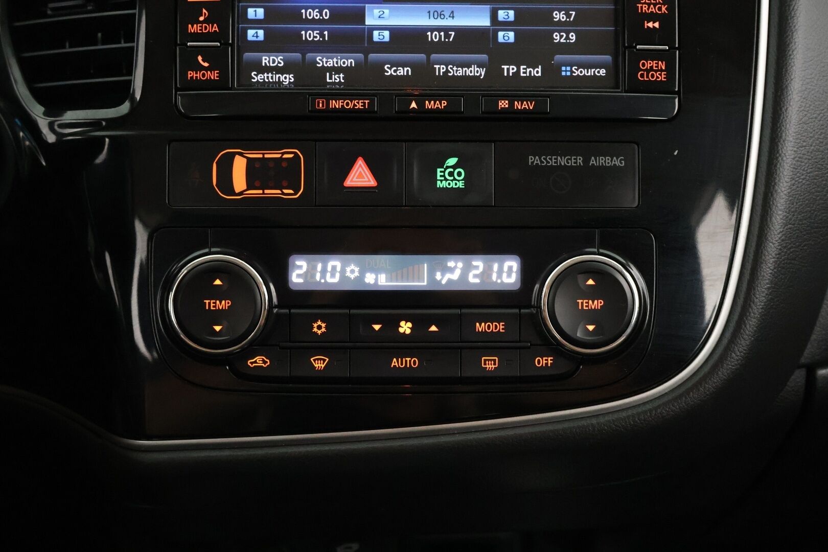 Mitsubishi OUTLANDER PHEV 2016 Instyle Navi 4WD 5p - | Adapt. vak | 360 | Vetokoukku | Rockford | Nahkaverhoilu