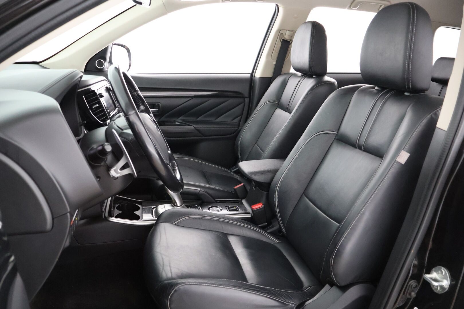 Mitsubishi OUTLANDER PHEV 2016 Instyle Navi 4WD 5p - | Adapt. vak | 360 | Vetokoukku | Rockford | Nahkaverhoilu