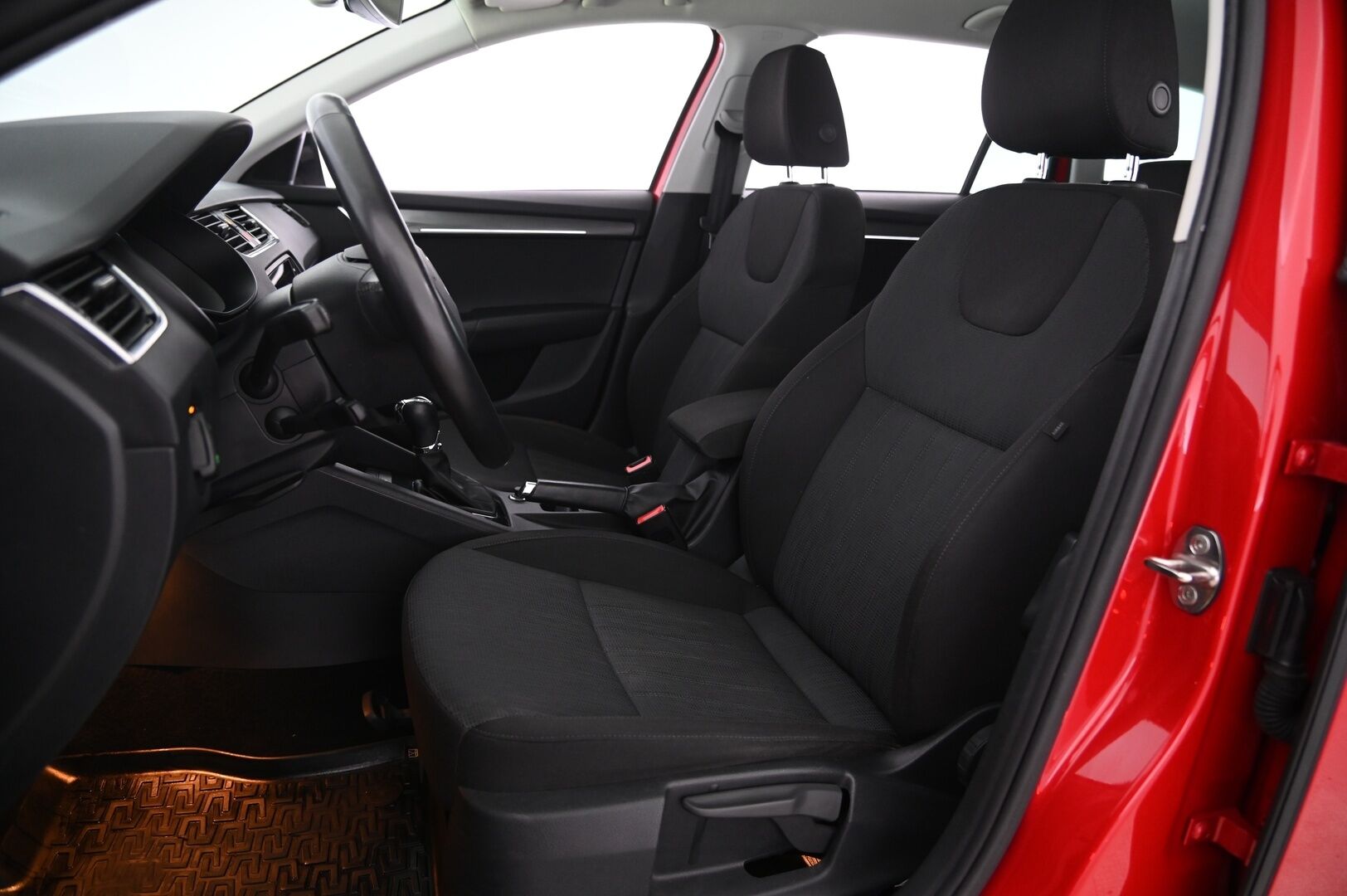 Skoda Octavia 2019 Combi 1,0 TSI Style BusinessLine DSG Autom. - 1.omisteinen | ACC | Webasto | Koukku | Blis | Suomi-auto | Smartlink | Avaimeton kulku | 2x renkaat & vanteet