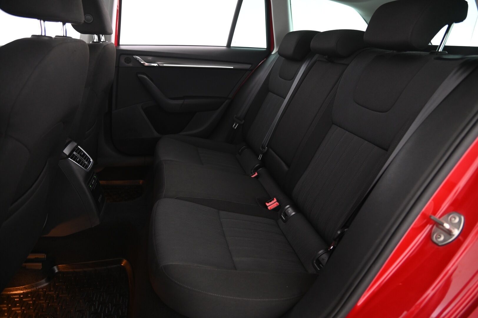 Skoda Octavia 2019 Combi 1,0 TSI Style BusinessLine DSG Autom. - 1.omisteinen | ACC | Webasto | Koukku | Blis | Suomi-auto | Smartlink | Avaimeton kulku | 2x renkaat & vanteet
