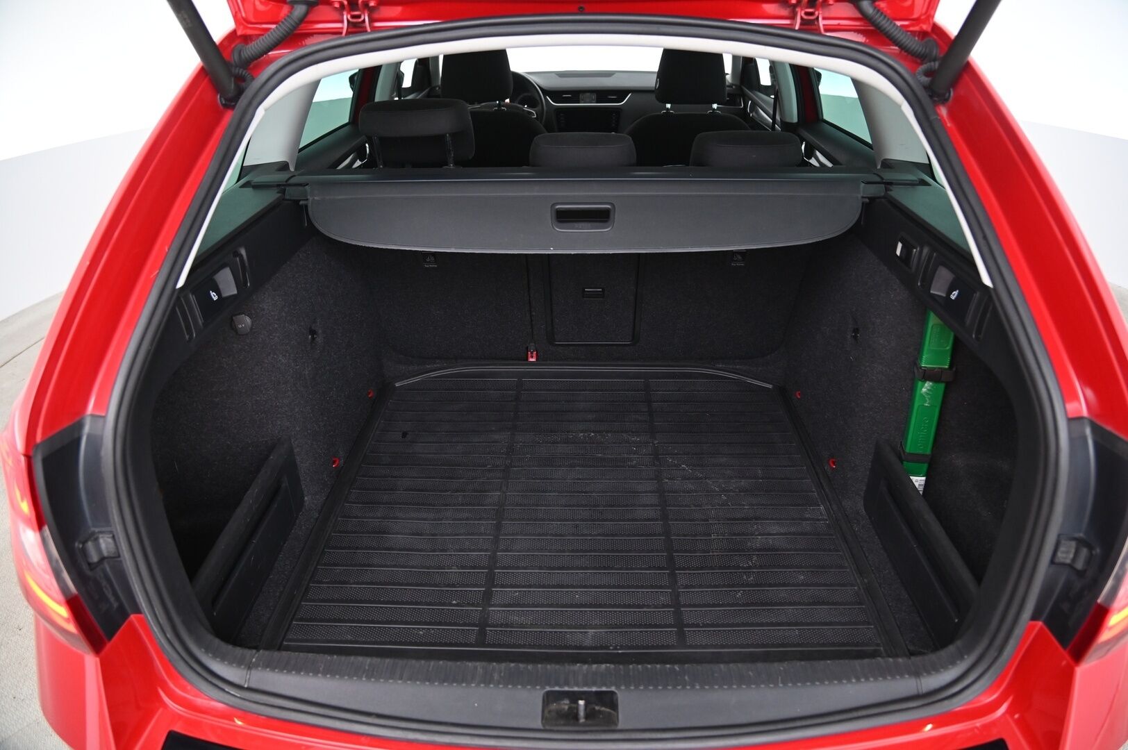 Skoda Octavia 2019 Combi 1,0 TSI Style BusinessLine DSG Autom. - 1.omisteinen | ACC | Webasto | Koukku | Blis | Suomi-auto | Smartlink | Avaimeton kulku | 2x renkaat & vanteet