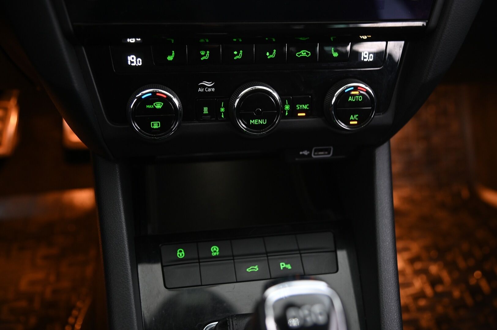 Skoda Octavia 2019 Combi 1,0 TSI Style BusinessLine DSG Autom. - 1.omisteinen | ACC | Webasto | Koukku | Blis | Suomi-auto | Smartlink | Avaimeton kulku | 2x renkaat & vanteet
