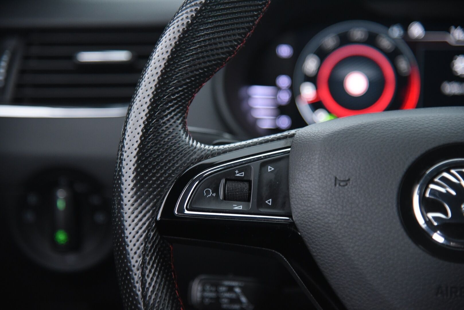 Skoda Octavia 2019 2,0 TSI RS BusinessLine DSG Autom. - Webasto / Digimittaristo / Adapt.vak / Led / Winter-paketti / Blis / 