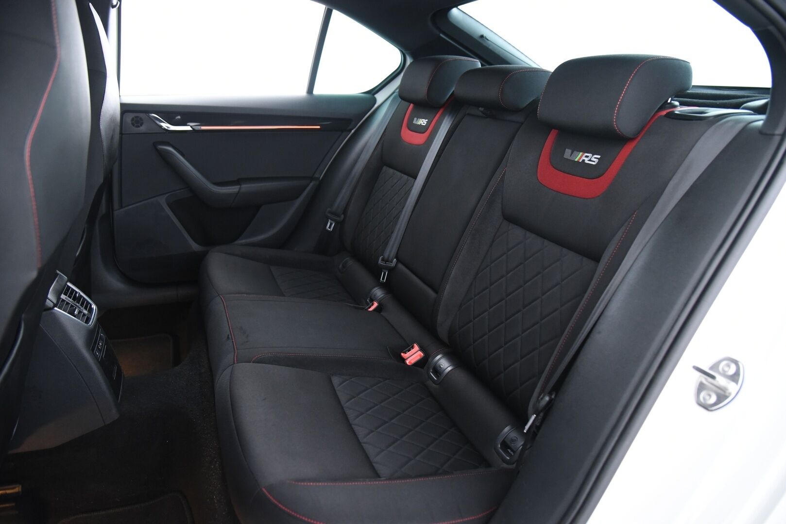Skoda Octavia 2019 2,0 TSI RS BusinessLine DSG Autom. - Webasto / Digimittaristo / Adapt.vak / Led / Winter-paketti / Blis / 
