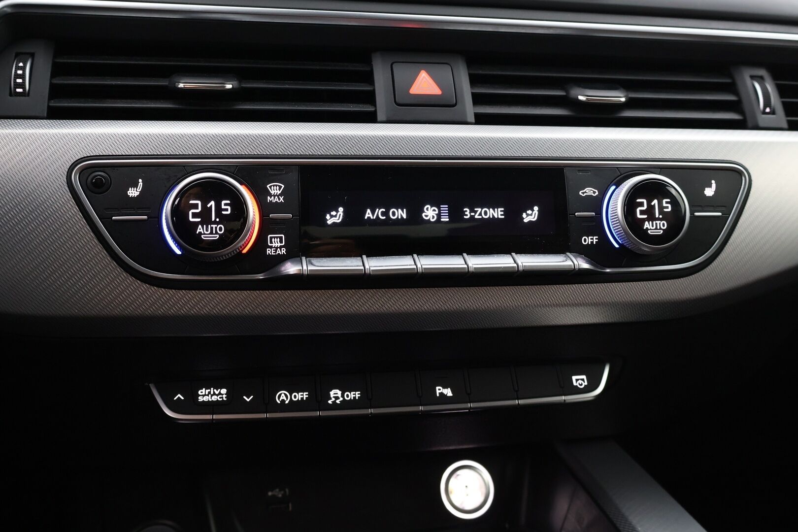 Audi A4 2019 Sedan Business Sport Comfort Edition 40 TDI 140 kW quattro S tronic  * Webasto / Ruskea nahkasisusta / P. Tutkat / Vakionopeudensäädin / LED * - Jakohihna vaihdettu 2/25 / Kahdet renkaat alumiinivanteilla / Suomi-auto 