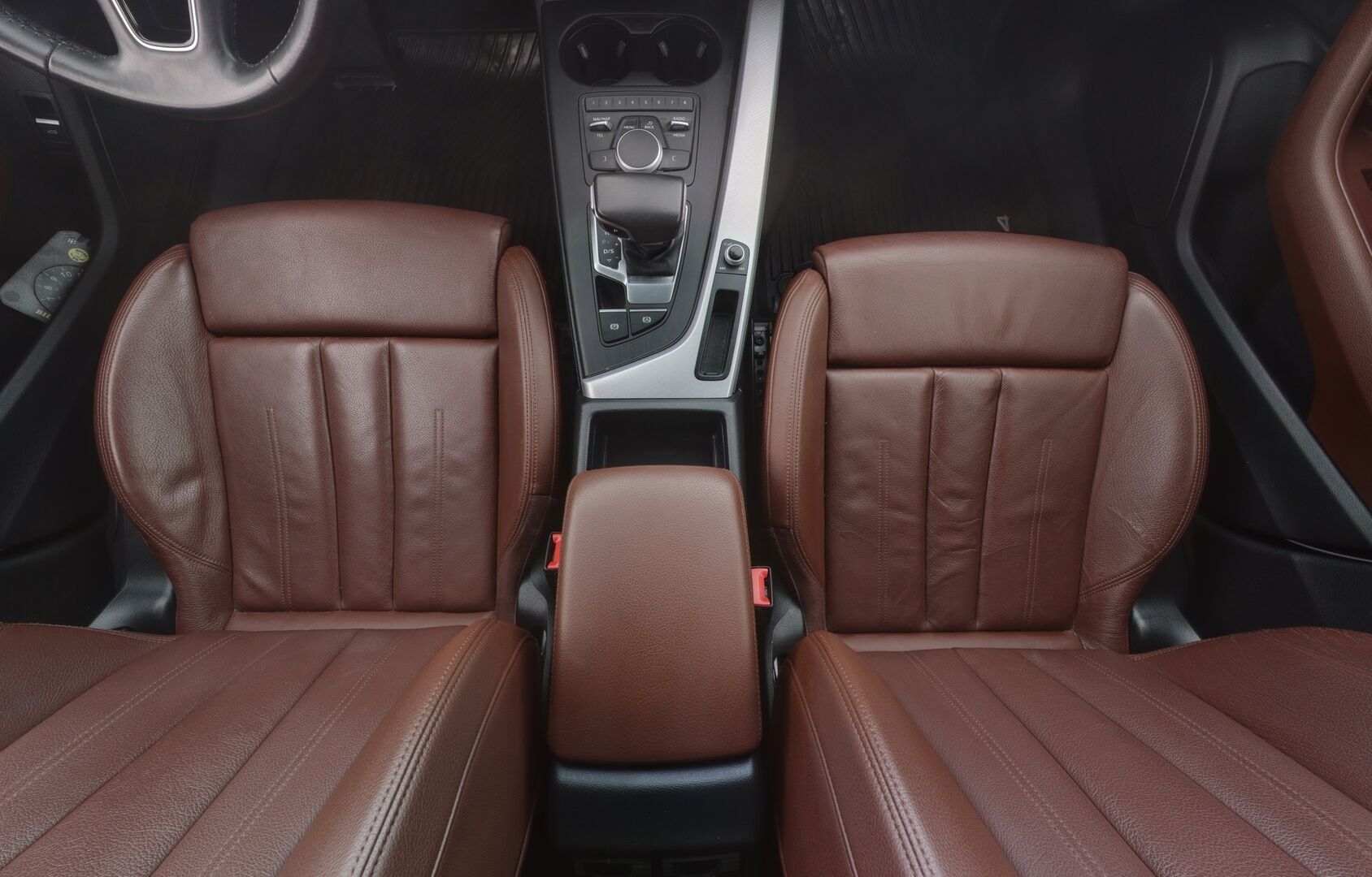 Audi A4 2019 Sedan Business Sport Comfort Edition 40 TDI 140 kW quattro S tronic  * Webasto / Ruskea nahkasisusta / P. Tutkat / Vakionopeudensäädin / LED * - Jakohihna vaihdettu 2/25 / Kahdet renkaat alumiinivanteilla / Suomi-auto 