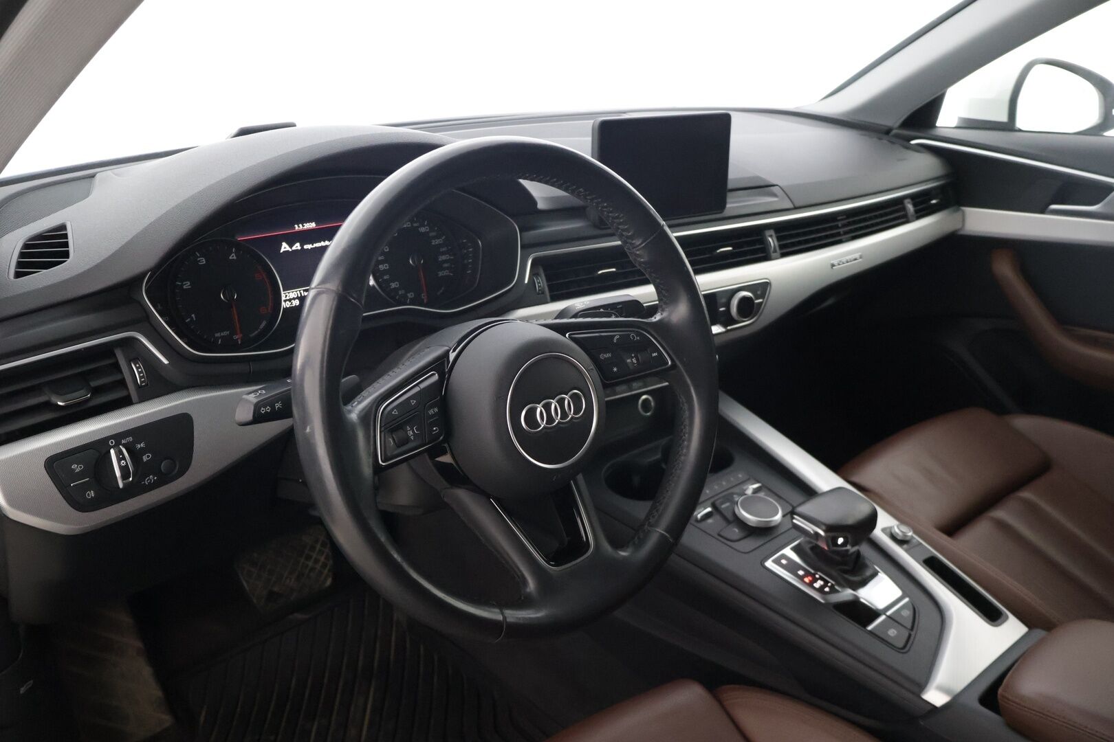 Audi A4 2019 Sedan Business Sport Comfort Edition 40 TDI 140 kW quattro S tronic  * Webasto / Ruskea nahkasisusta / P. Tutkat / Vakionopeudensäädin / LED * - Jakohihna vaihdettu 2/25 / Kahdet renkaat alumiinivanteilla / Suomi-auto 