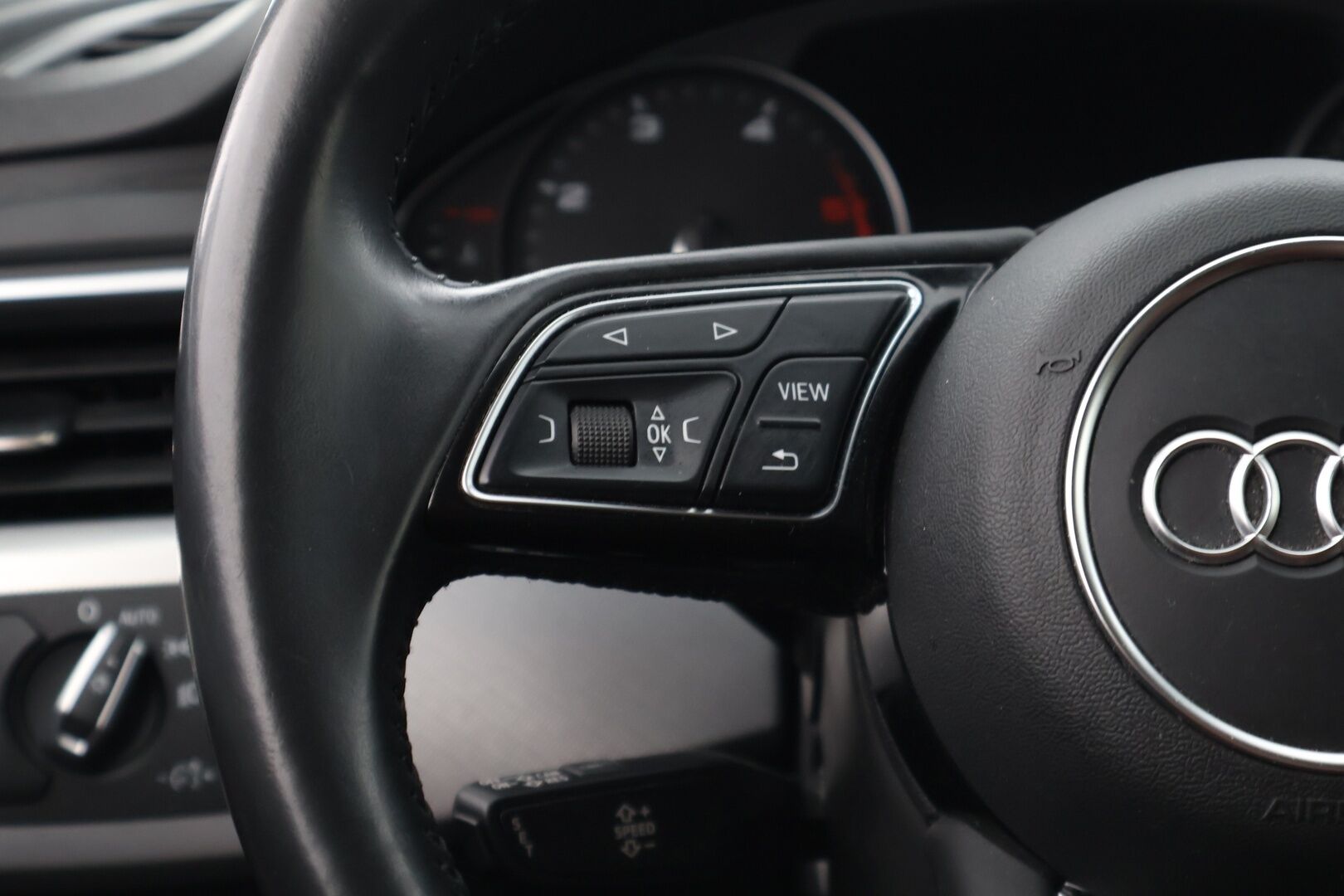 Audi A4 2019 Sedan Business Sport Comfort Edition 40 TDI 140 kW quattro S tronic  * Webasto / Ruskea nahkasisusta / P. Tutkat / Vakionopeudensäädin / LED * - Jakohihna vaihdettu 2/25 / Kahdet renkaat alumiinivanteilla / Suomi-auto 