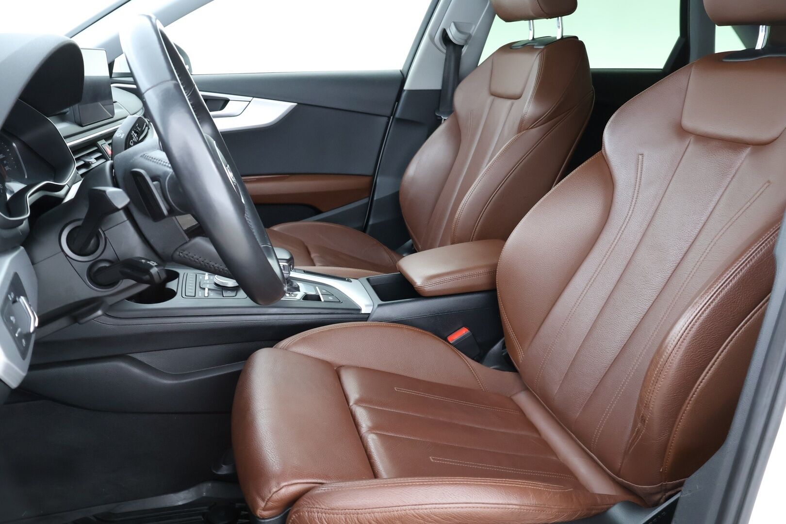 Audi A4 2019 Sedan Business Sport Comfort Edition 40 TDI 140 kW quattro S tronic  * Webasto / Ruskea nahkasisusta / P. Tutkat / Vakionopeudensäädin / LED * - Jakohihna vaihdettu 2/25 / Kahdet renkaat alumiinivanteilla / Suomi-auto 