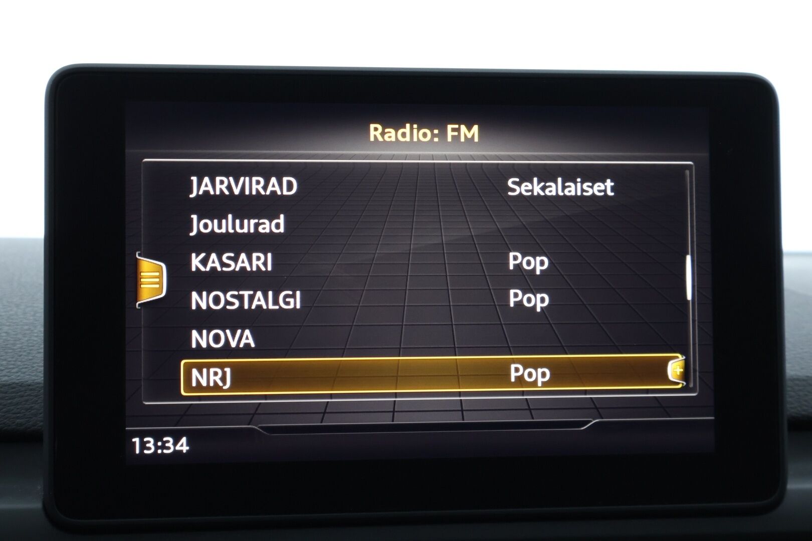 Audi A4 2019 Sedan Business Sport Comfort Edition 40 TDI 140 kW quattro S tronic  * Webasto / Ruskea nahkasisusta / P. Tutkat / Vakionopeudensäädin / LED * - Jakohihna vaihdettu 2/25 / Kahdet renkaat alumiinivanteilla / Suomi-auto 