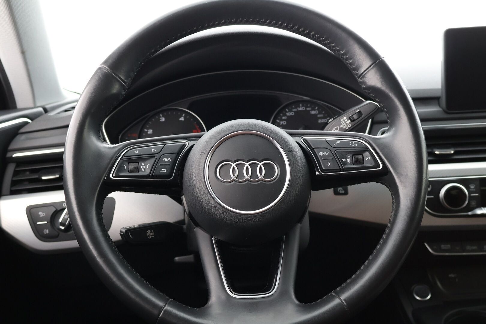 Audi A4 2019 Sedan Business Sport Comfort Edition 40 TDI 140 kW quattro S tronic  * Webasto / Ruskea nahkasisusta / P. Tutkat / Vakionopeudensäädin / LED * - Jakohihna vaihdettu 2/25 / Kahdet renkaat alumiinivanteilla / Suomi-auto 