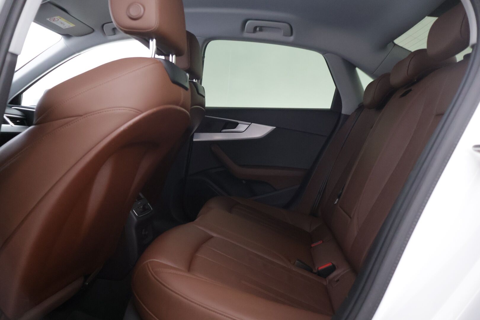 Audi A4 2019 Sedan Business Sport Comfort Edition 40 TDI 140 kW quattro S tronic  * Webasto / Ruskea nahkasisusta / P. Tutkat / Vakionopeudensäädin / LED * - Jakohihna vaihdettu 2/25 / Kahdet renkaat alumiinivanteilla / Suomi-auto 