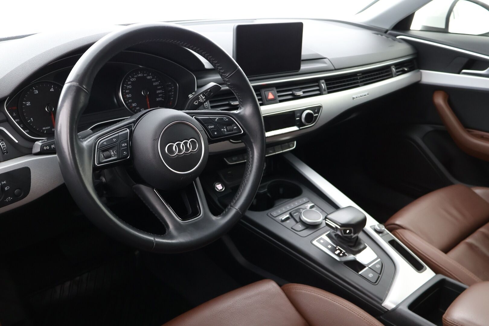 Audi A4 2019 Sedan Business Sport Comfort Edition 40 TDI 140 kW quattro S tronic  * Webasto / Ruskea nahkasisusta / P. Tutkat / Vakionopeudensäädin / LED * - Jakohihna vaihdettu 2/25 / Kahdet renkaat alumiinivanteilla / Suomi-auto 