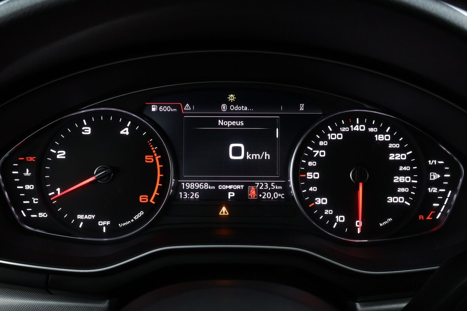 Audi A4 2019 Sedan Business Sport Comfort Edition 40 TDI 140 kW quattro S tronic  * Webasto / Ruskea nahkasisusta / P. Tutkat / Vakionopeudensäädin / LED * - Jakohihna vaihdettu 2/25 / Kahdet renkaat alumiinivanteilla / Suomi-auto 