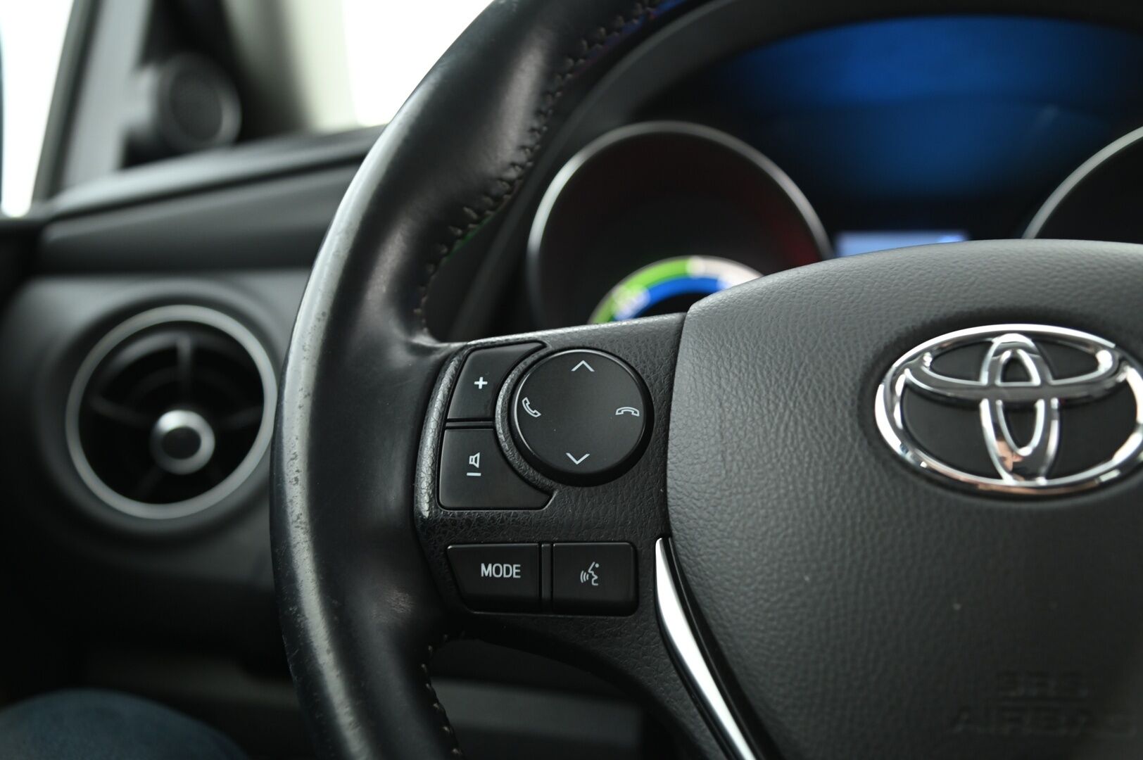 Toyota Auris 2019 Touring Sports 1,8 Hybrid Active Edition  **Peruutuskamera / Vakkari / Navi** - Taloudellinen ja luotettava farkku