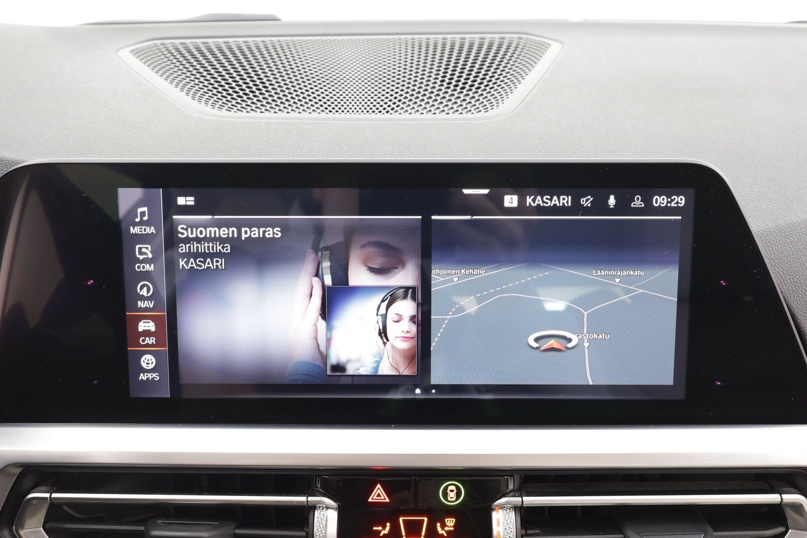 BMW 330 2019 G20 Sedan 330i A Launch Edition Sport * Vakkari / Webasto / Hifi / Kaarrevalot / Sporttinahat / Comfort Access / Navi * - Suomi-auto / Kahdet renkaat aluvanteilla / Himoittu Bronze metalliväri
