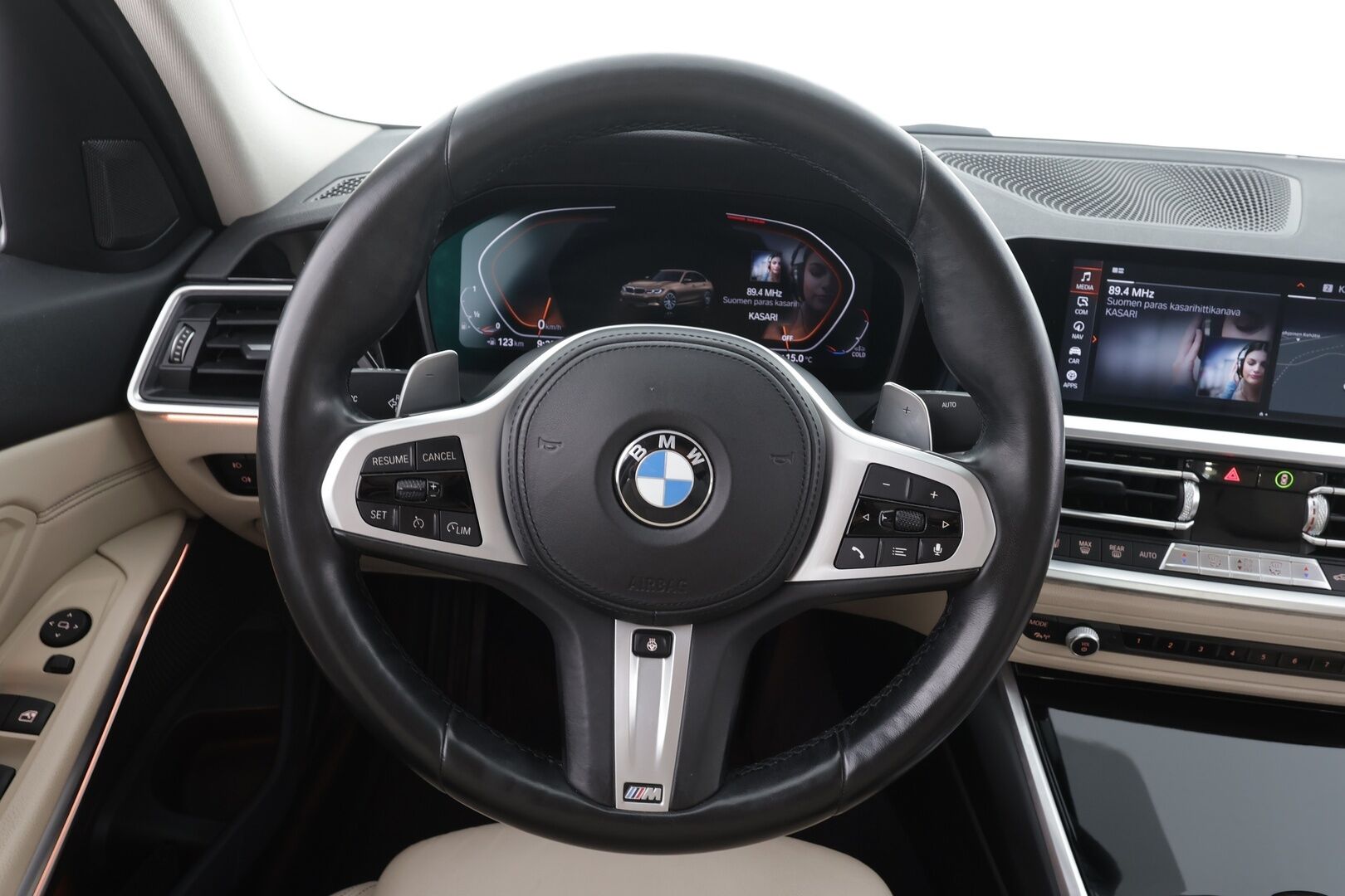 BMW 330 2019 G20 Sedan 330i A Launch Edition Sport * Vakkari / Webasto / Hifi / Kaarrevalot / Sporttinahat / Comfort Access / Navi * - Suomi-auto / Kahdet renkaat aluvanteilla / Himoittu Bronze metalliväri
