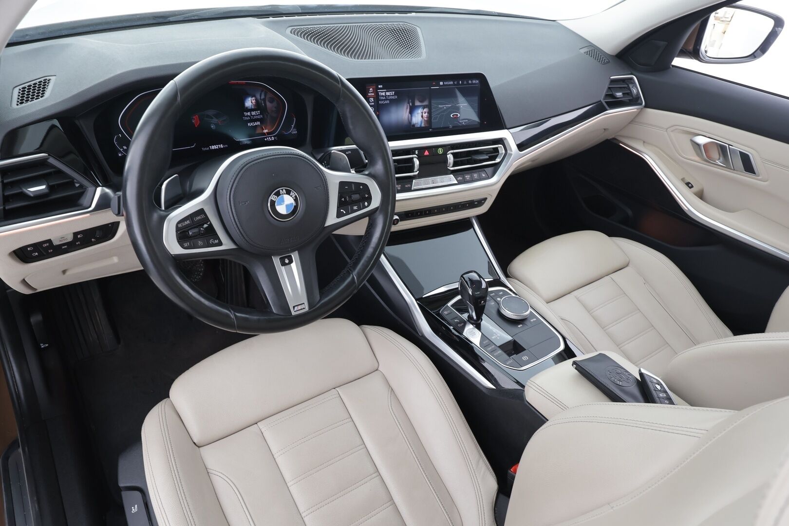 BMW 330 2019 G20 Sedan 330i A Launch Edition Sport * Vakkari / Webasto / Hifi / Kaarrevalot / Sporttinahat / Comfort Access / Navi * - Suomi-auto / Kahdet renkaat aluvanteilla / Himoittu Bronze metalliväri