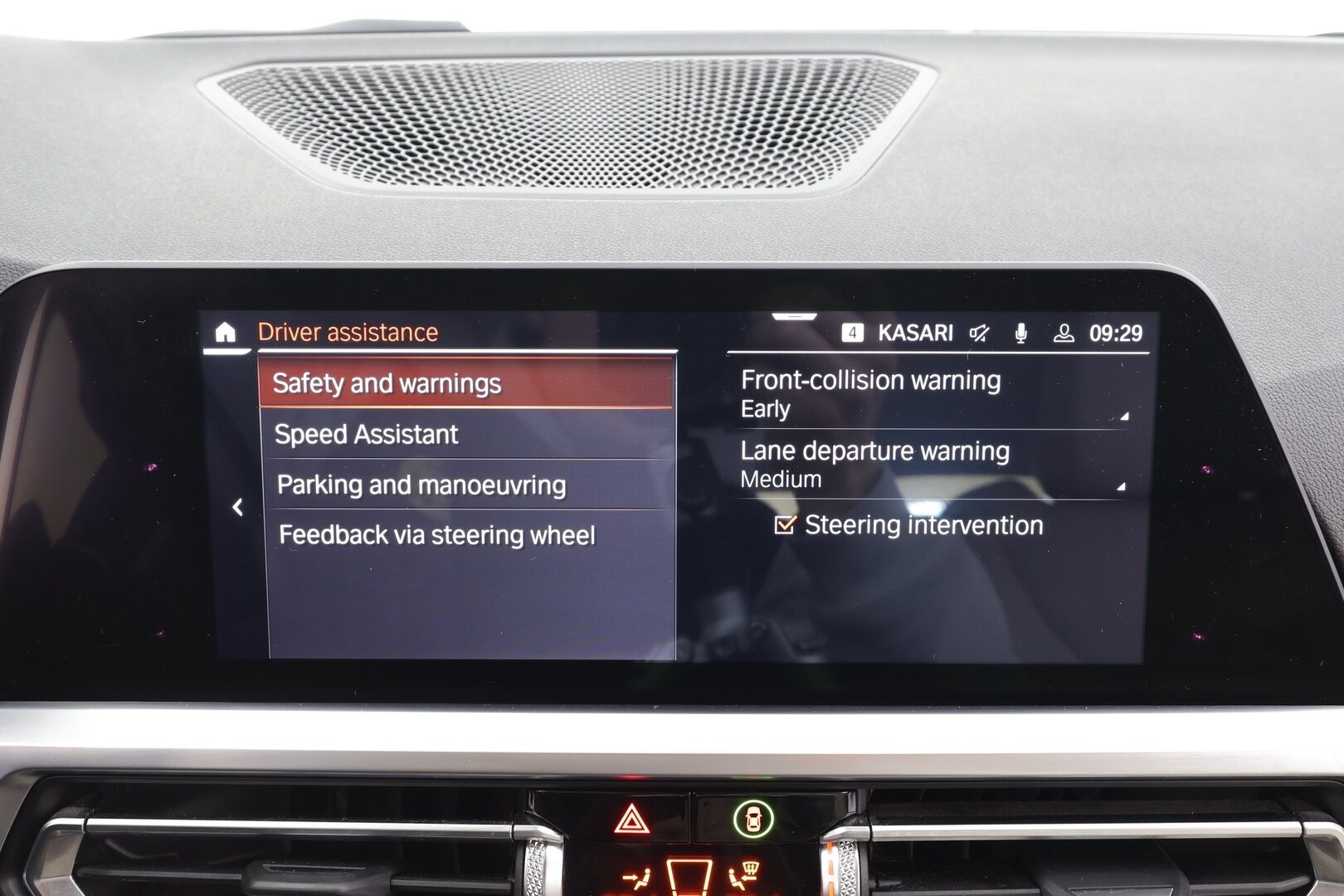 BMW 330 2019 G20 Sedan 330i A Launch Edition Sport * Vakkari / Webasto / Hifi / Kaarrevalot / Sporttinahat / Comfort Access / Navi * - Suomi-auto / Kahdet renkaat aluvanteilla / Himoittu Bronze metalliväri