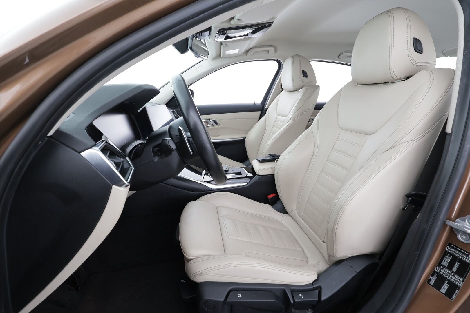 BMW 330 2019 G20 Sedan 330i A Launch Edition Sport * Vakkari / Webasto / Hifi / Kaarrevalot / Sporttinahat / Comfort Access / Navi * - Suomi-auto / Kahdet renkaat aluvanteilla / Himoittu Bronze metalliväri