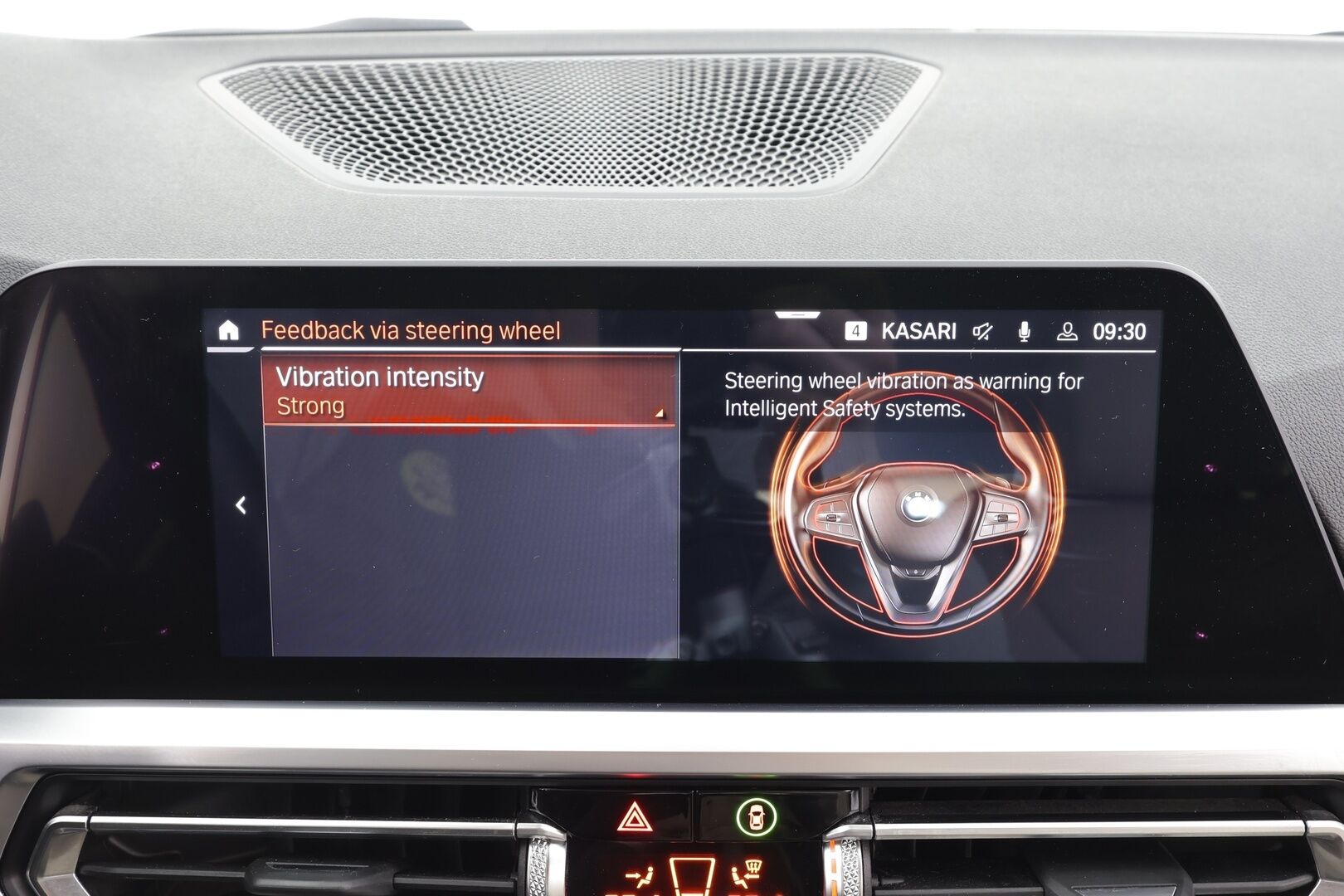 BMW 330 2019 G20 Sedan 330i A Launch Edition Sport * Vakkari / Webasto / Hifi / Kaarrevalot / Sporttinahat / Comfort Access / Navi * - Suomi-auto / Kahdet renkaat aluvanteilla / Himoittu Bronze metalliväri